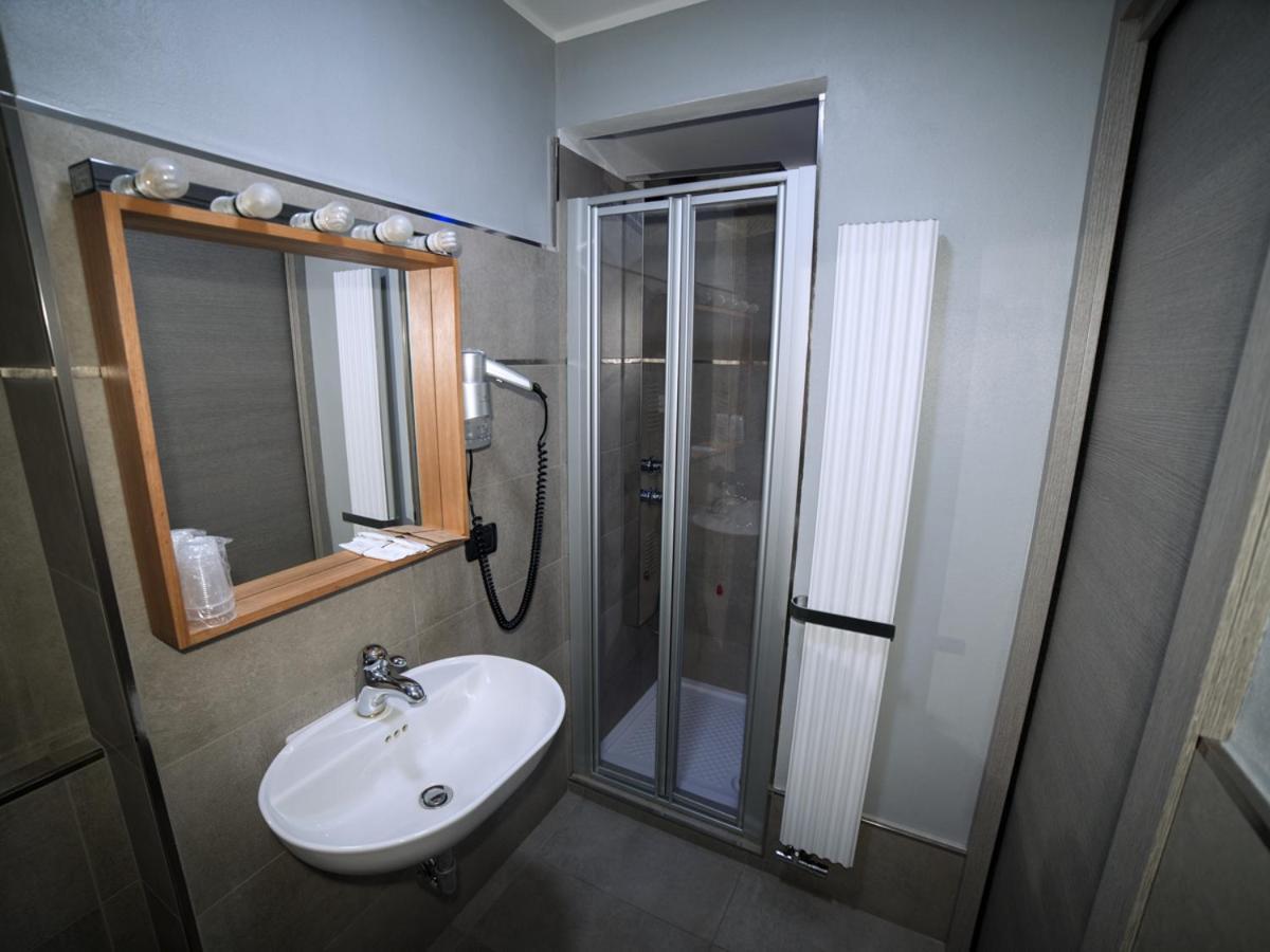 Hotel & Apartments Rinaldo بورجومانارو المظهر الخارجي الصورة