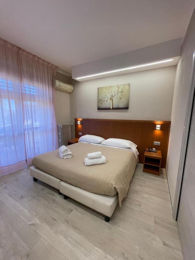 Hotel & Apartments Rinaldo بورجومانارو المظهر الخارجي الصورة