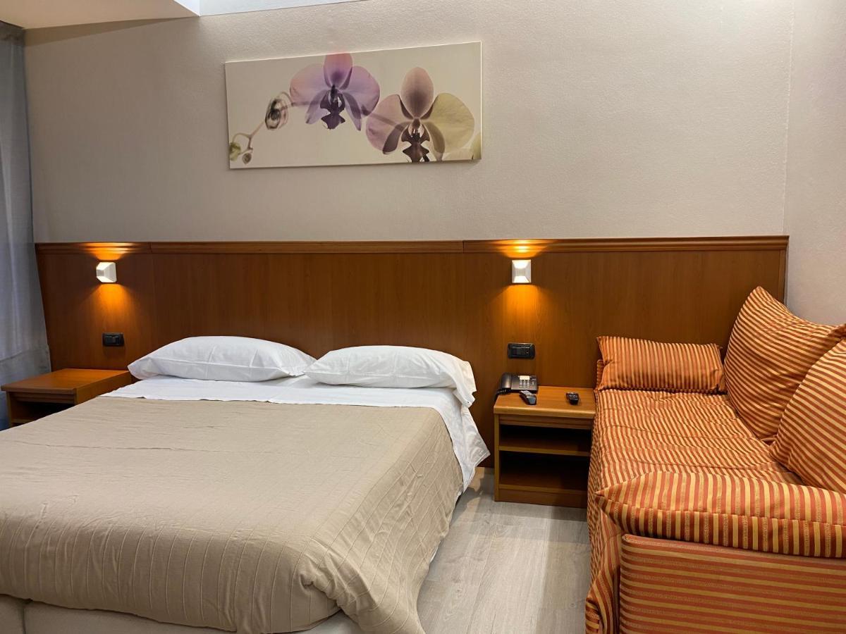 Hotel & Apartments Rinaldo بورجومانارو المظهر الخارجي الصورة