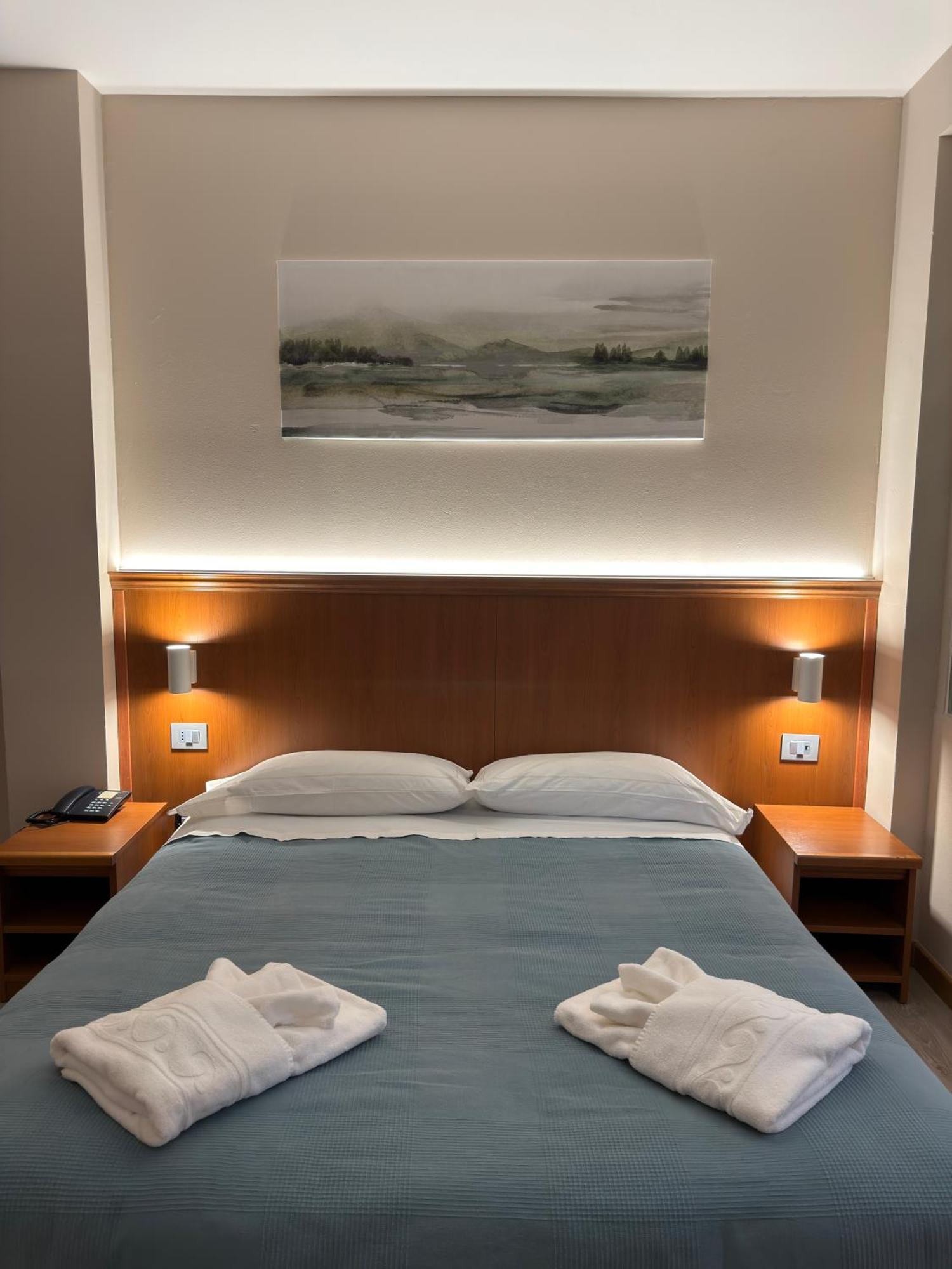Hotel & Apartments Rinaldo بورجومانارو المظهر الخارجي الصورة