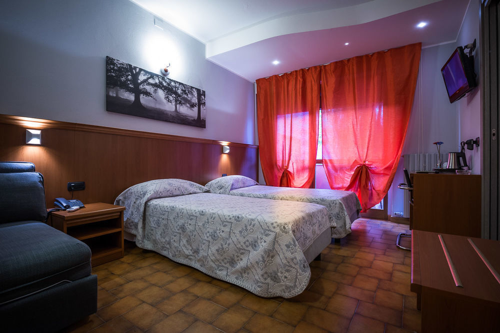 Hotel & Apartments Rinaldo بورجومانارو المظهر الخارجي الصورة