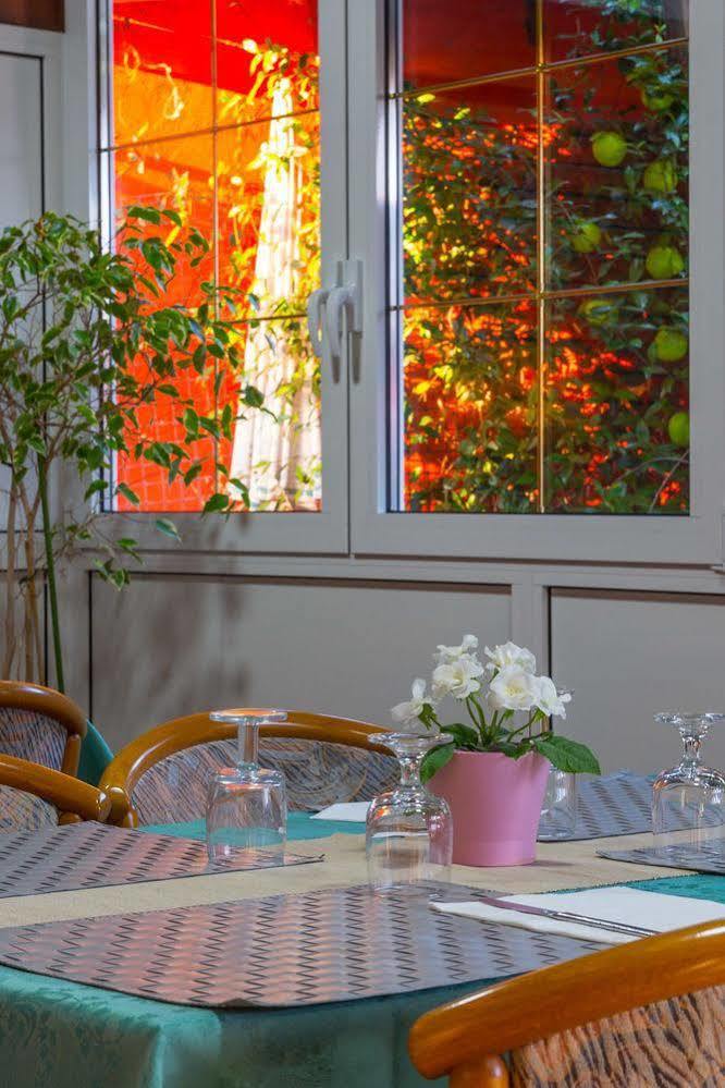 Hotel & Apartments Rinaldo بورجومانارو المظهر الخارجي الصورة