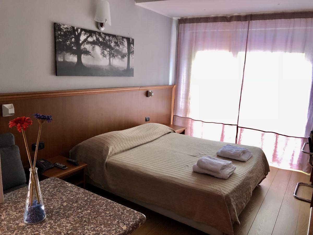 Hotel & Apartments Rinaldo بورجومانارو المظهر الخارجي الصورة
