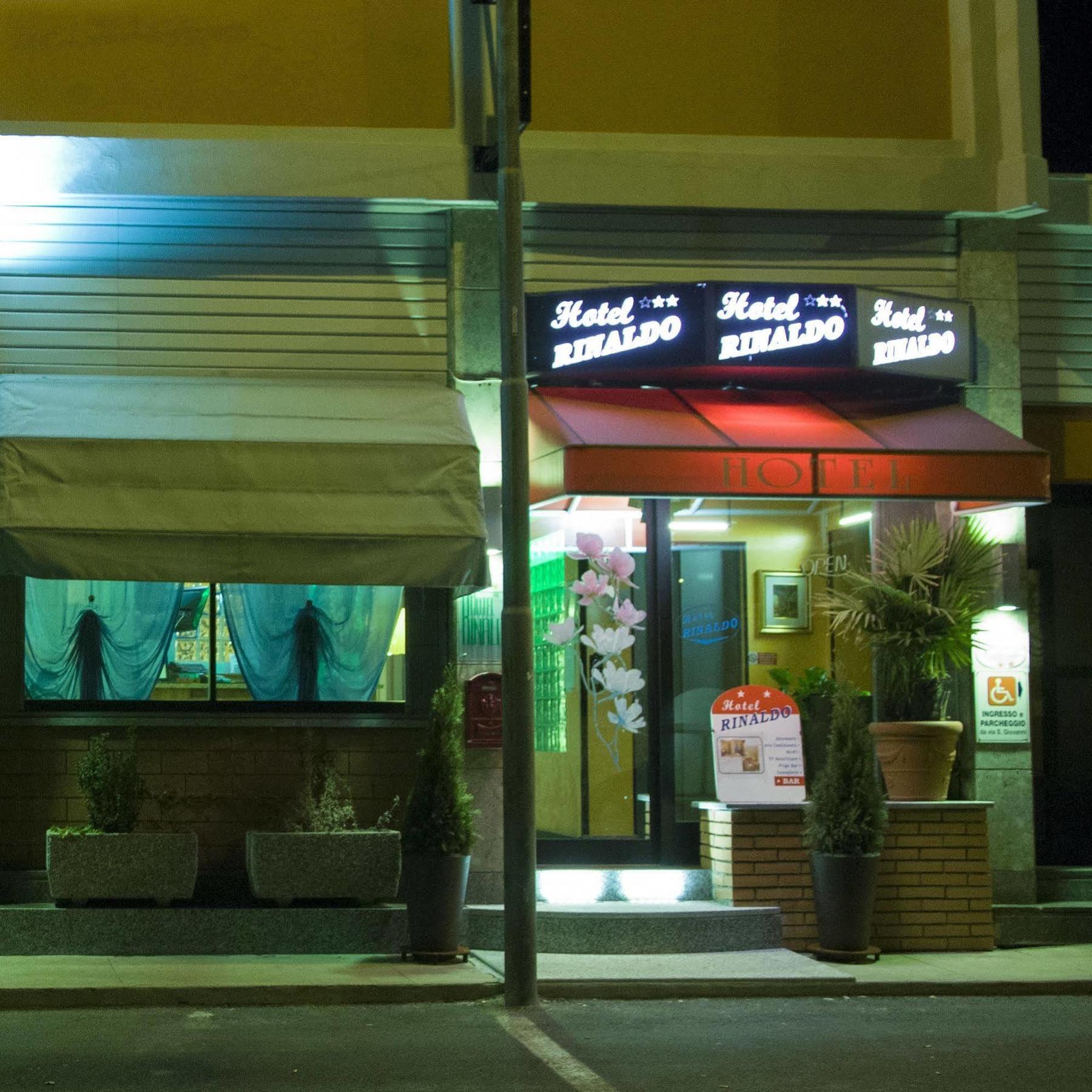 Hotel & Apartments Rinaldo بورجومانارو المظهر الخارجي الصورة