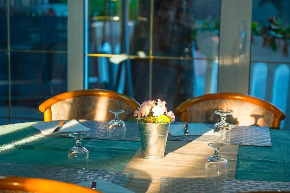Hotel & Apartments Rinaldo بورجومانارو المظهر الخارجي الصورة